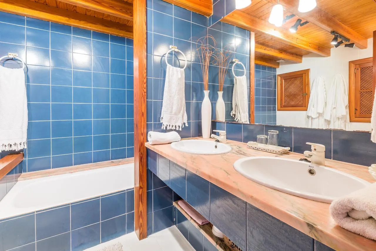 Chalet Villa Es Mirador Cala Mandia